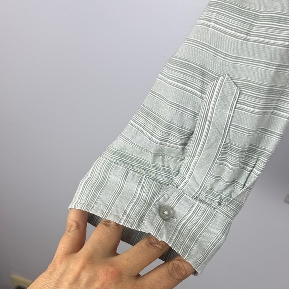 Chico's Casual Gray Striped Roll Up Sleeve Button-Up Blouse Size 3 - Picture 6 of 10